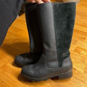 Youth Sorel zip up boots